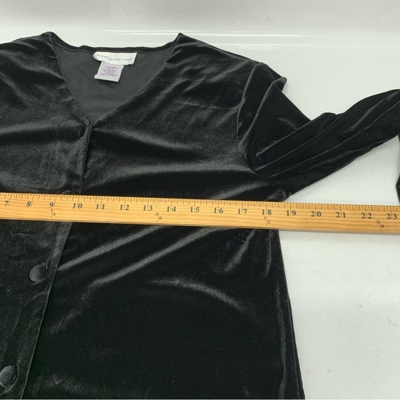 Susan Graver Black Velvet Duster Medium  Button Up Stretch Holiday Goth Classic - Picture 8 of 9